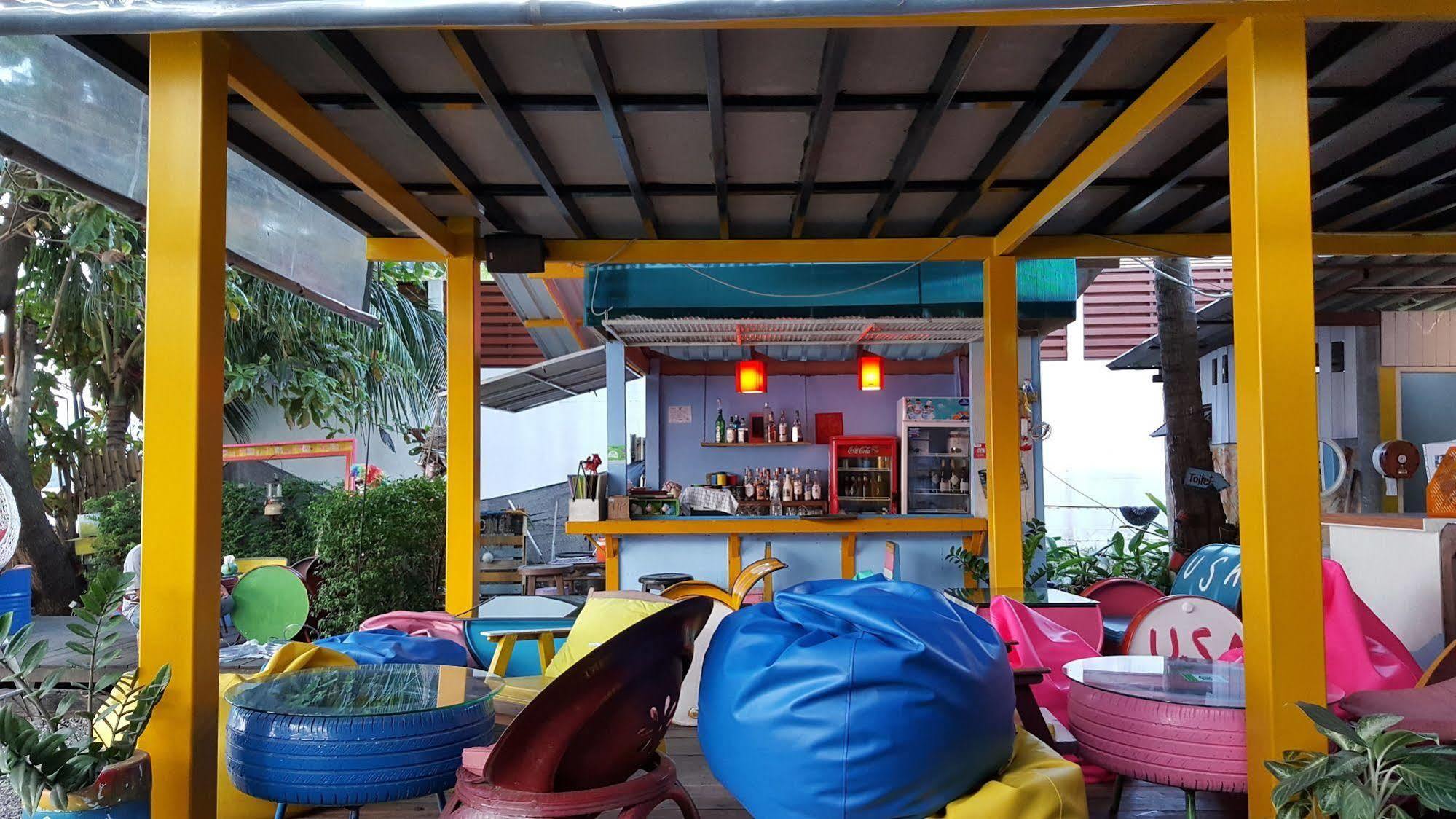 Think & Retro Cafe Lipa Noi Samui Hostel Exterior photo